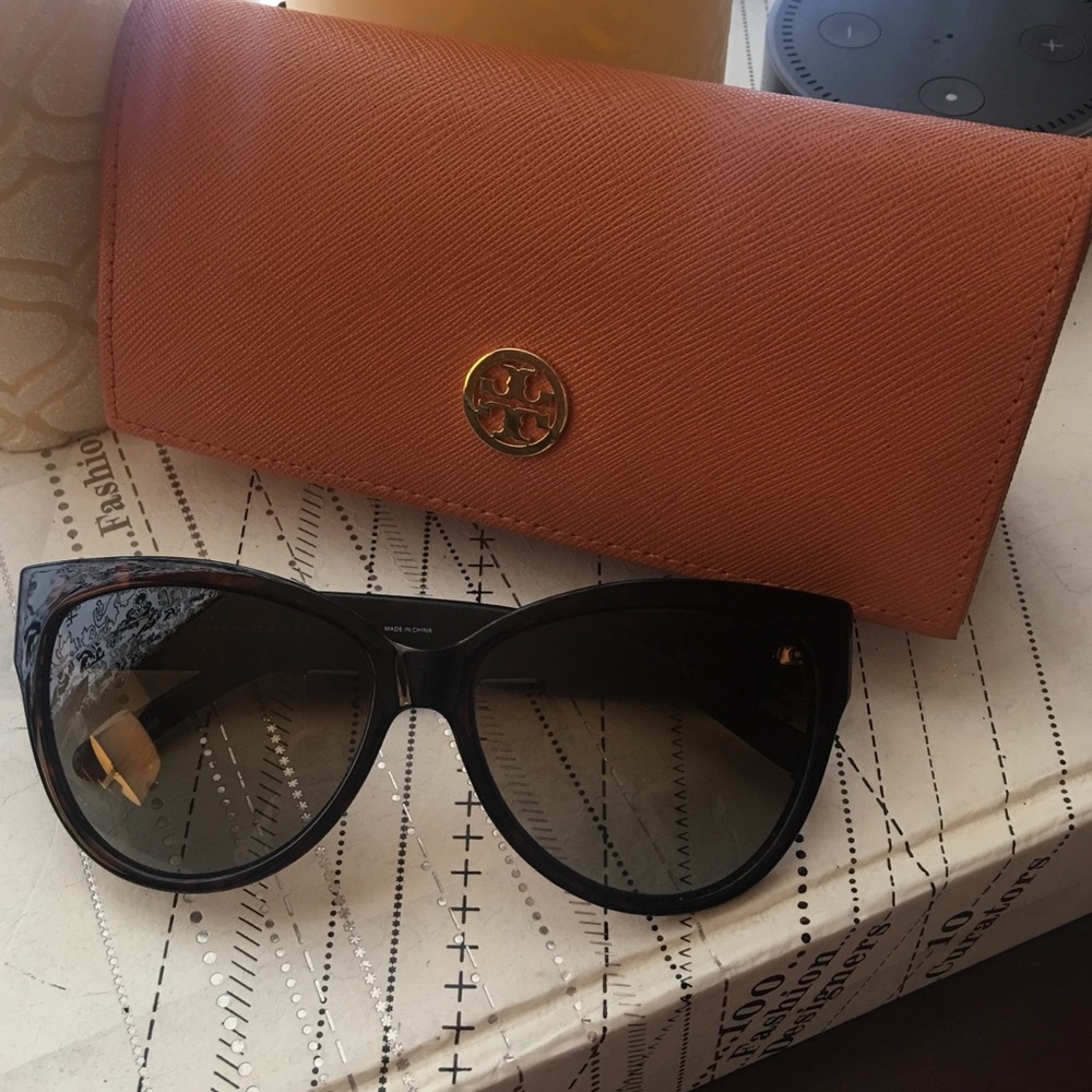 Tory Burch Cat-eye sunglasses